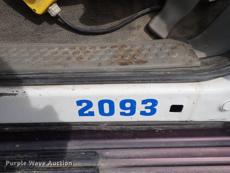 image for item DE1056 2006 Ford F350 Super Duty flat dump bed pickup truck