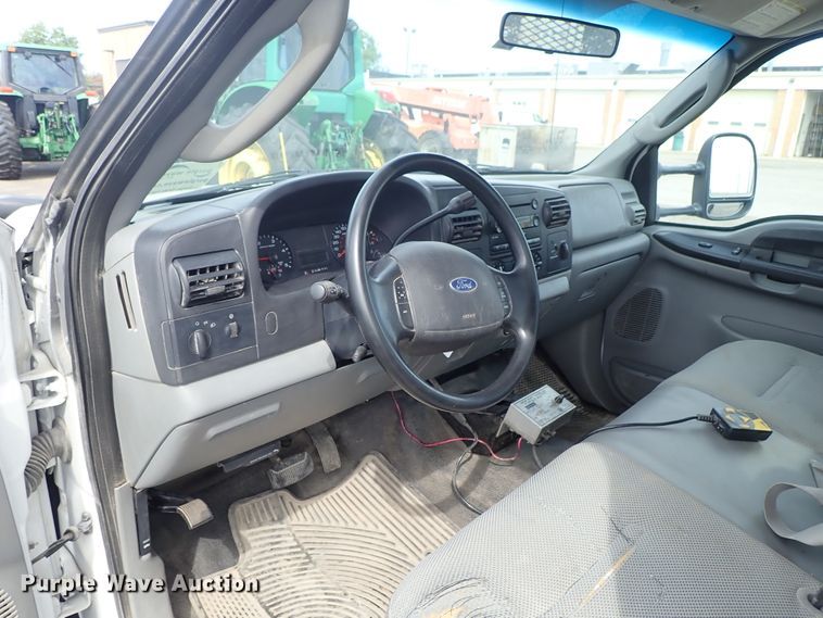 image for item DE1056 2006 Ford F350 Super Duty flat dump bed pickup truck