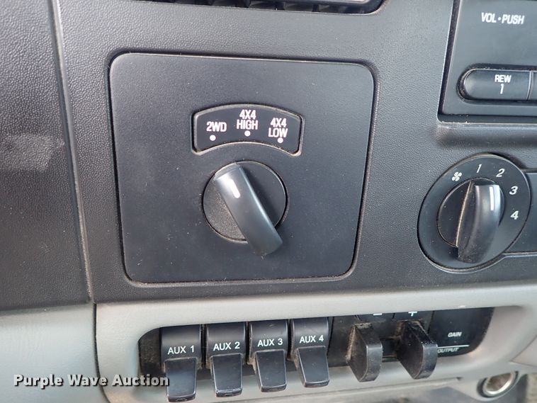 image for item DE1056 2006 Ford F350 Super Duty flat dump bed pickup truck