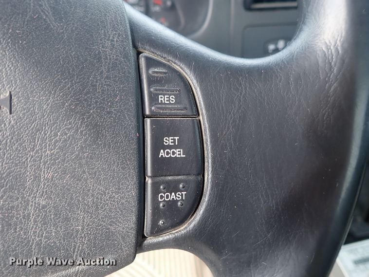 image for item DE1056 2006 Ford F350 Super Duty flat dump bed pickup truck