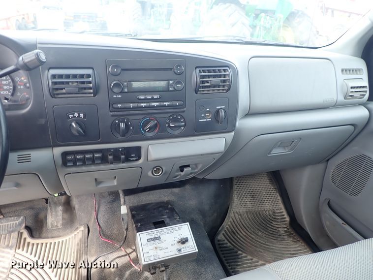 image for item DE1056 2006 Ford F350 Super Duty flat dump bed pickup truck