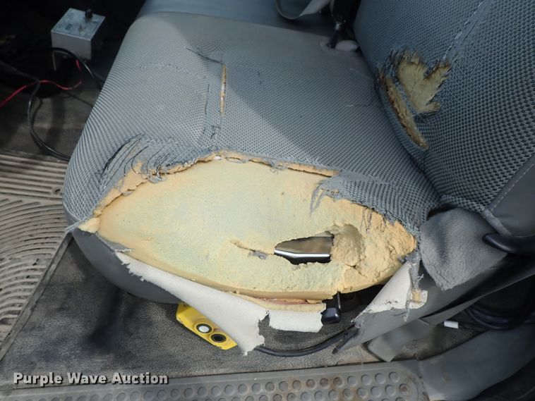 image for item DE1056 2006 Ford F350 Super Duty flat dump bed pickup truck