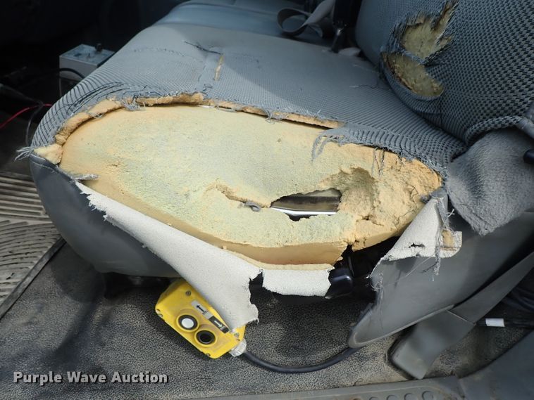 image for item DE1056 2006 Ford F350 Super Duty flat dump bed pickup truck