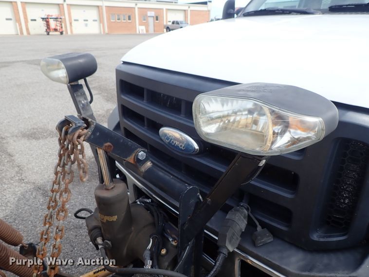 image for item DE1056 2006 Ford F350 Super Duty flat dump bed pickup truck