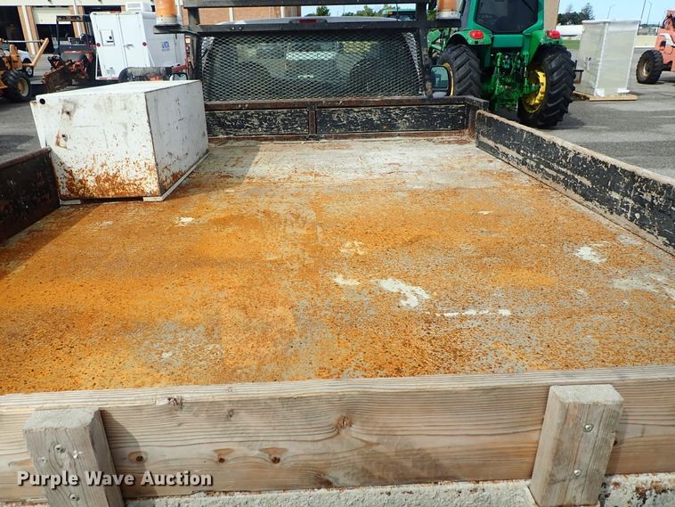 image for item DE1056 2006 Ford F350 Super Duty flat dump bed pickup truck