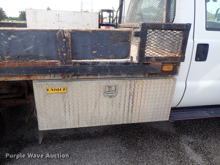 image for item DE1056 2006 Ford F350 Super Duty flat dump bed pickup truck