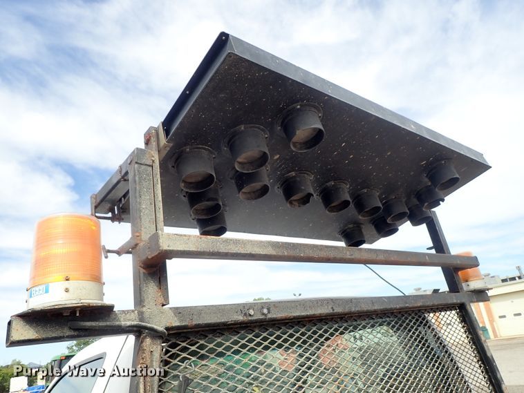 image for item DE1056 2006 Ford F350 Super Duty flat dump bed pickup truck