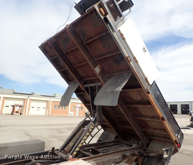 image for item DE1056 2006 Ford F350 Super Duty flat dump bed pickup truck