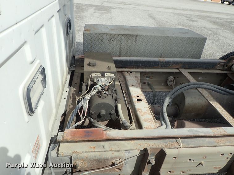 image for item DE1056 2006 Ford F350 Super Duty flat dump bed pickup truck