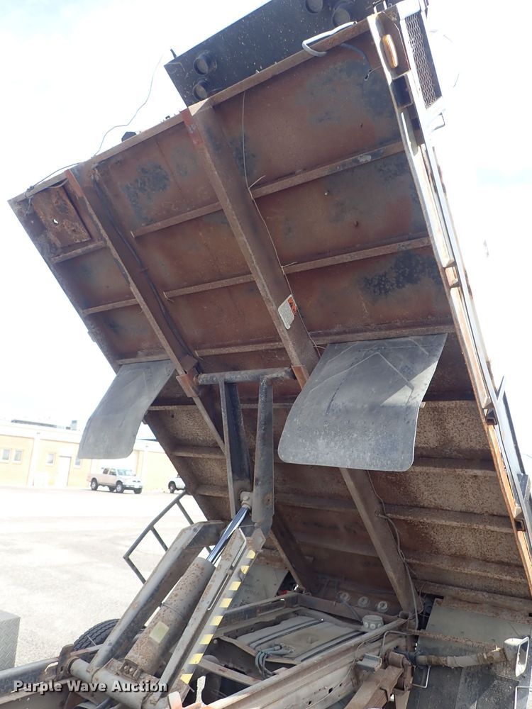 image for item DE1056 2006 Ford F350 Super Duty flat dump bed pickup truck