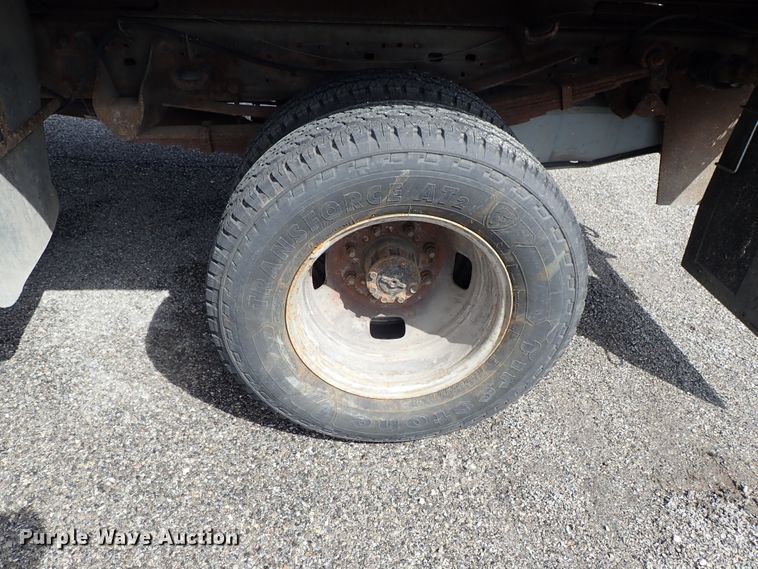 image for item DE1056 2006 Ford F350 Super Duty flat dump bed pickup truck