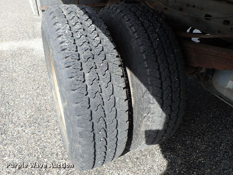 image for item DE1056 2006 Ford F350 Super Duty flat dump bed pickup truck