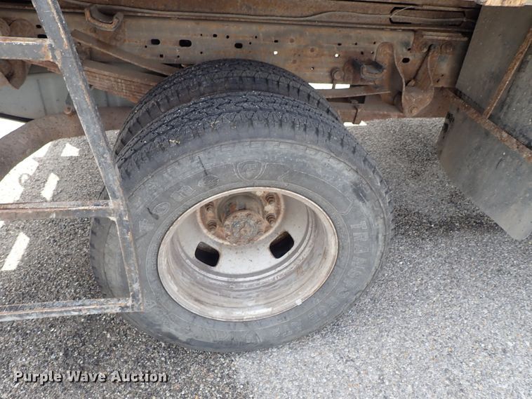 image for item DE1056 2006 Ford F350 Super Duty flat dump bed pickup truck