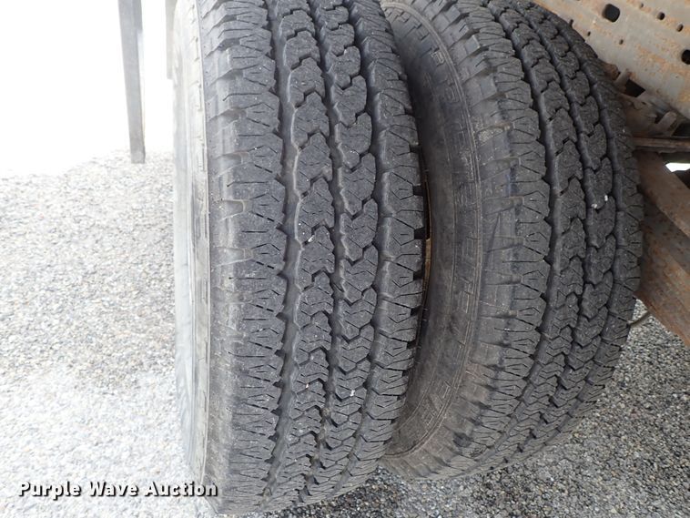 image for item DE1056 2006 Ford F350 Super Duty flat dump bed pickup truck