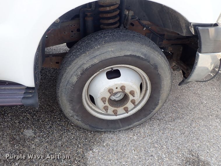 image for item DE1056 2006 Ford F350 Super Duty flat dump bed pickup truck