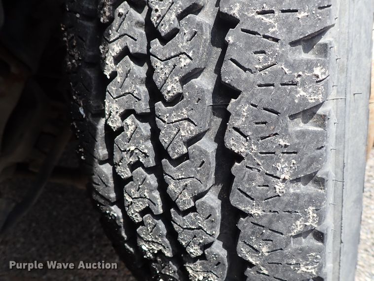 image for item DE1056 2006 Ford F350 Super Duty flat dump bed pickup truck