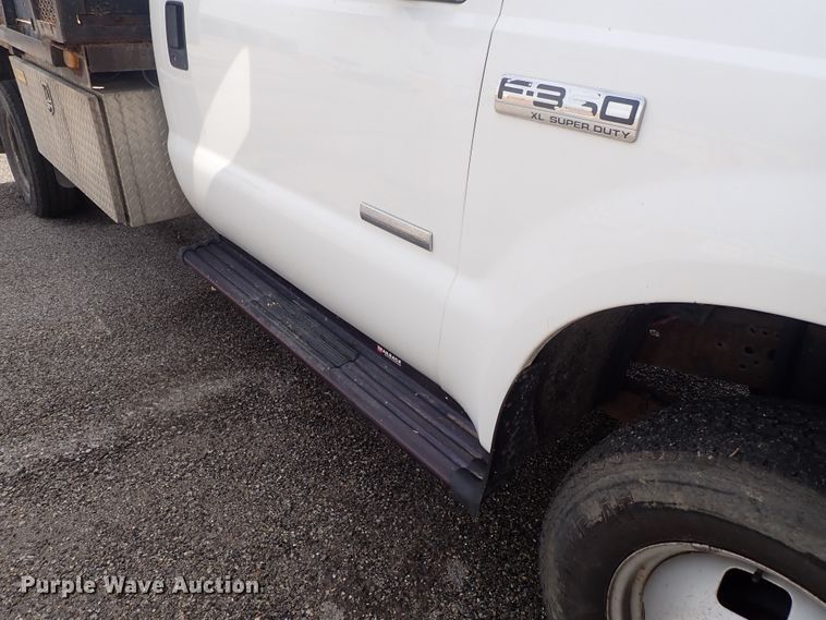image for item DE1056 2006 Ford F350 Super Duty flat dump bed pickup truck