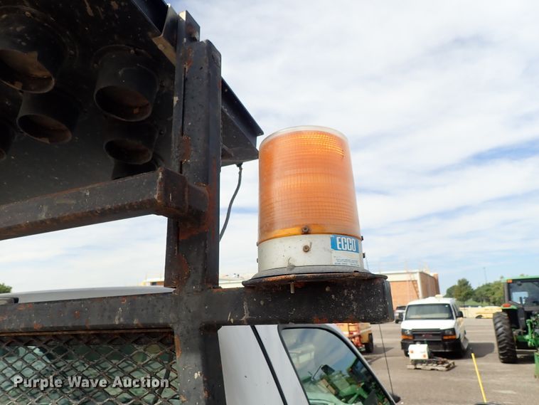 image for item DE1056 2006 Ford F350 Super Duty flat dump bed pickup truck