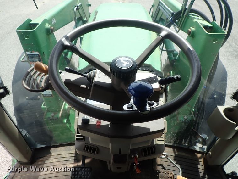 image for item DE1057 2004 John Deere 7220 MFWD tractor