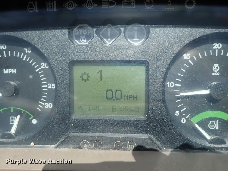 image for item DE1057 2004 John Deere 7220 MFWD tractor