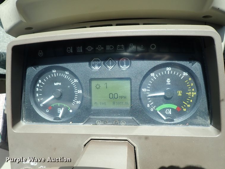 image for item DE1057 2004 John Deere 7220 MFWD tractor