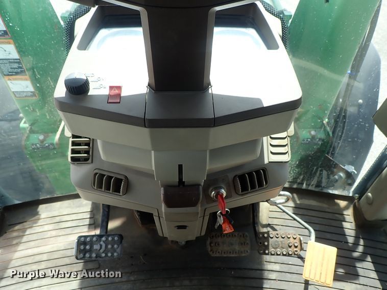 image for item DE1057 2004 John Deere 7220 MFWD tractor