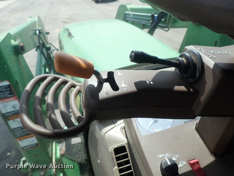 image for item DE1057 2004 John Deere 7220 MFWD tractor