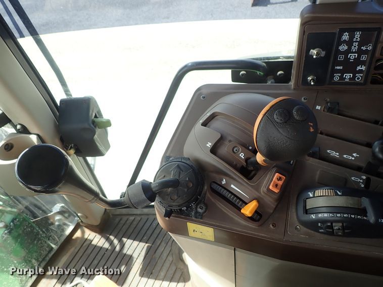 image for item DE1057 2004 John Deere 7220 MFWD tractor