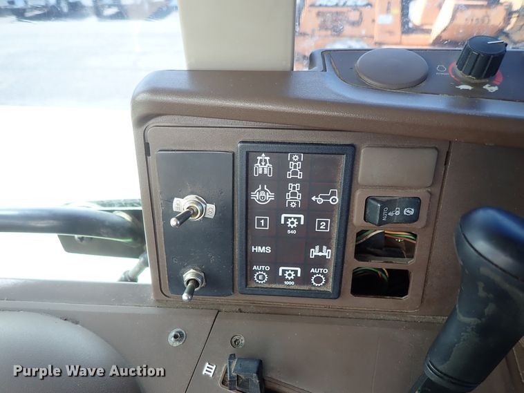 image for item DE1057 2004 John Deere 7220 MFWD tractor