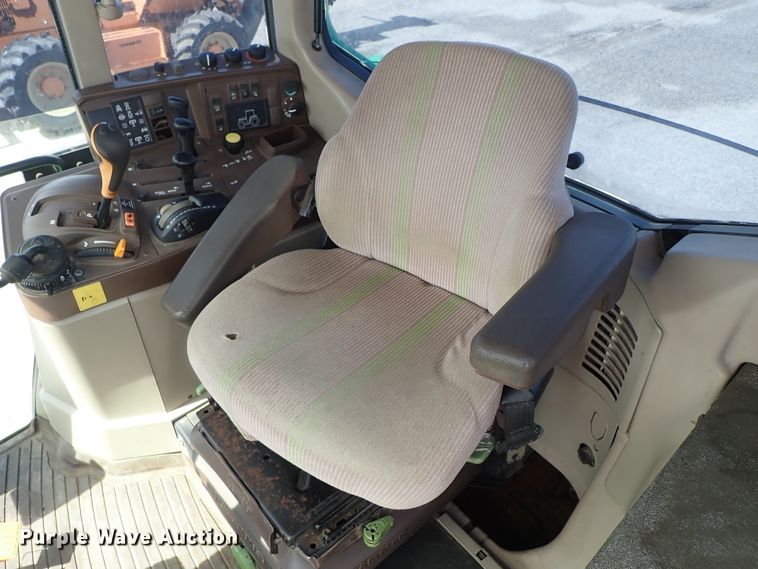 image for item DE1057 2004 John Deere 7220 MFWD tractor