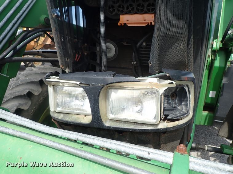 image for item DE1057 2004 John Deere 7220 MFWD tractor