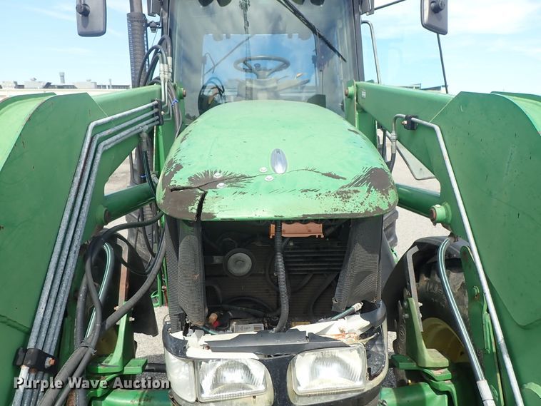 image for item DE1057 2004 John Deere 7220 MFWD tractor