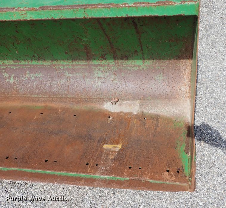 image for item DE1057 2004 John Deere 7220 MFWD tractor