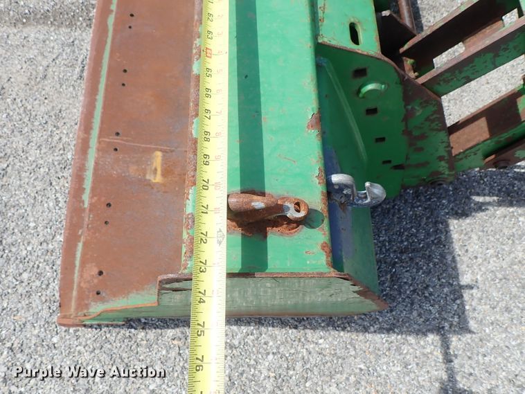 image for item DE1057 2004 John Deere 7220 MFWD tractor