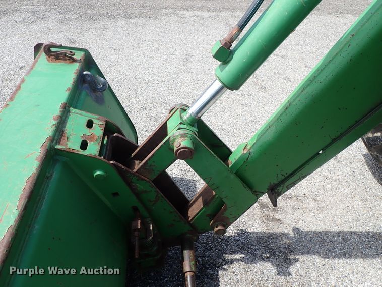 image for item DE1057 2004 John Deere 7220 MFWD tractor