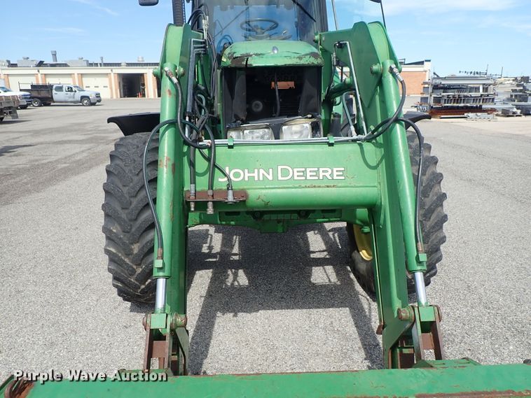 image for item DE1057 2004 John Deere 7220 MFWD tractor