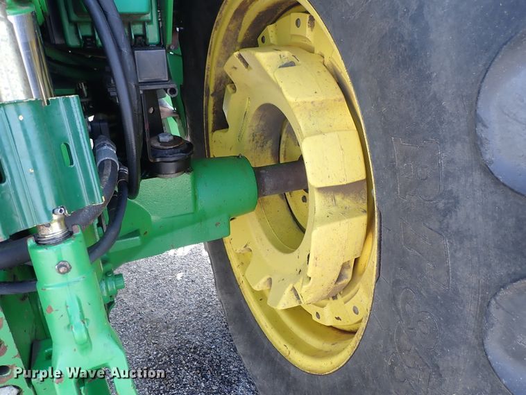 image for item DE1057 2004 John Deere 7220 MFWD tractor