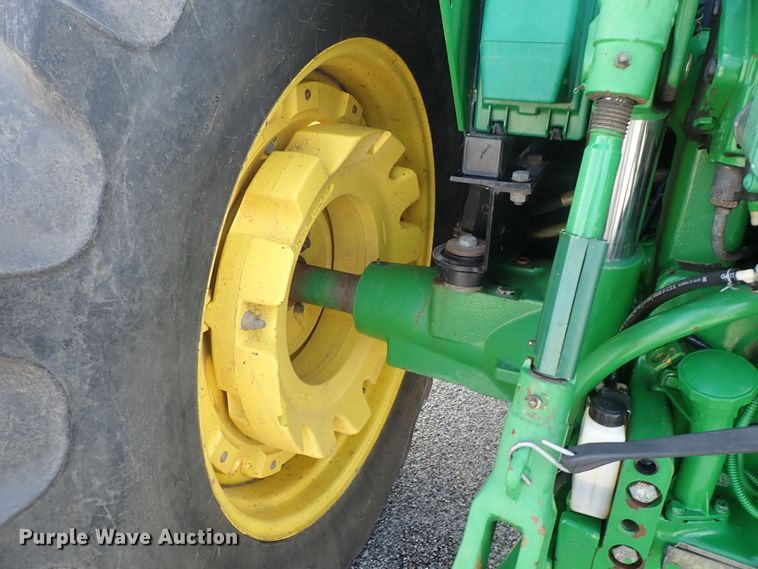 image for item DE1057 2004 John Deere 7220 MFWD tractor