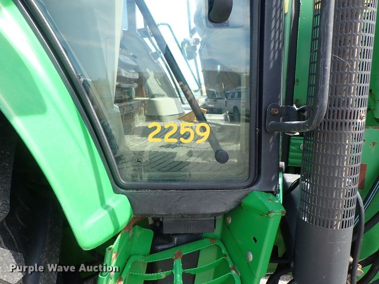 image for item DE1057 2004 John Deere 7220 MFWD tractor