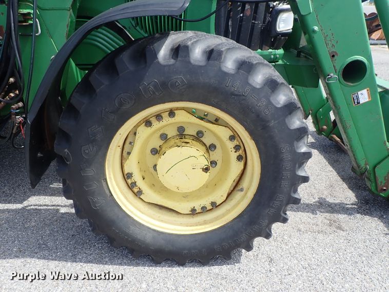 image for item DE1057 2004 John Deere 7220 MFWD tractor