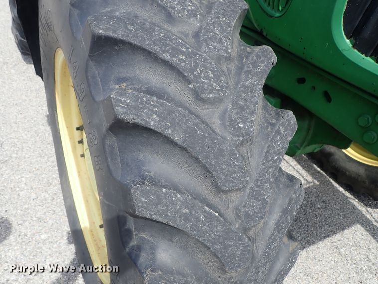 image for item DE1057 2004 John Deere 7220 MFWD tractor