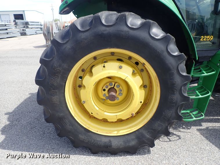 image for item DE1057 2004 John Deere 7220 MFWD tractor