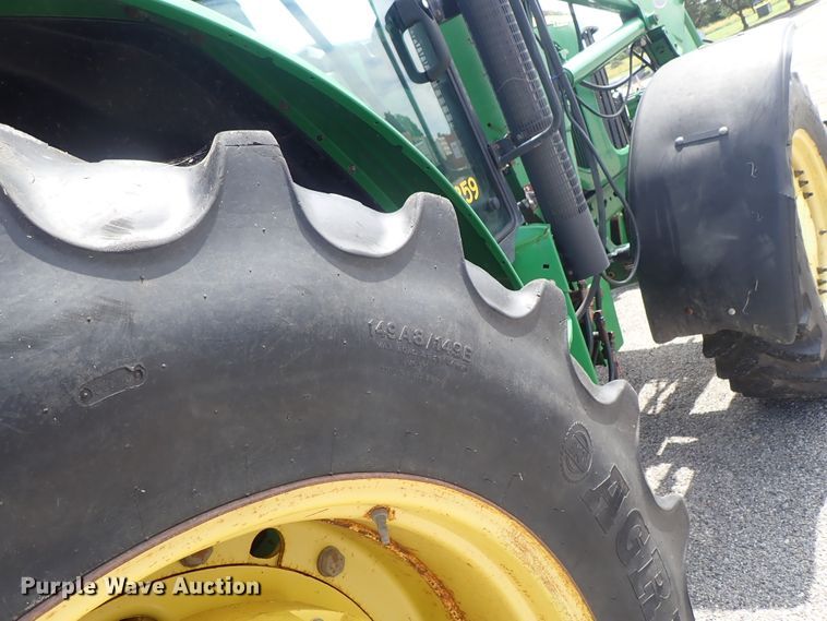 image for item DE1057 2004 John Deere 7220 MFWD tractor