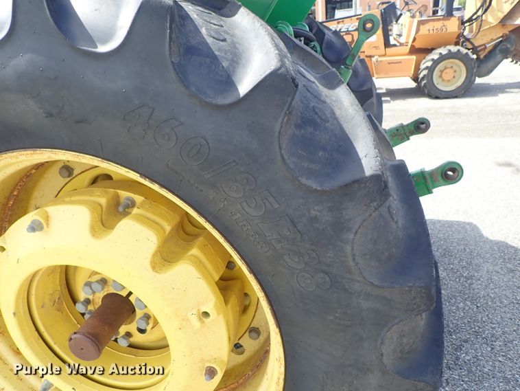 image for item DE1057 2004 John Deere 7220 MFWD tractor