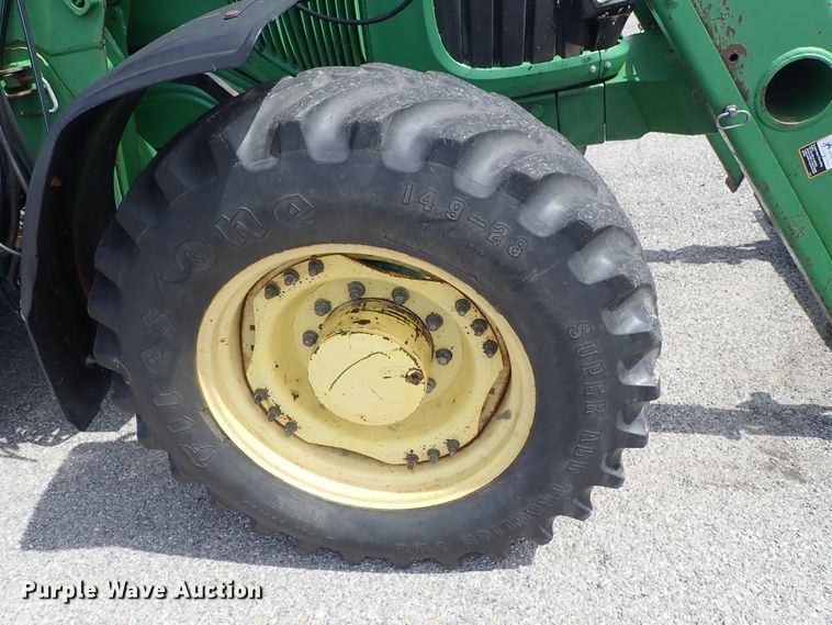 image for item DE1057 2004 John Deere 7220 MFWD tractor