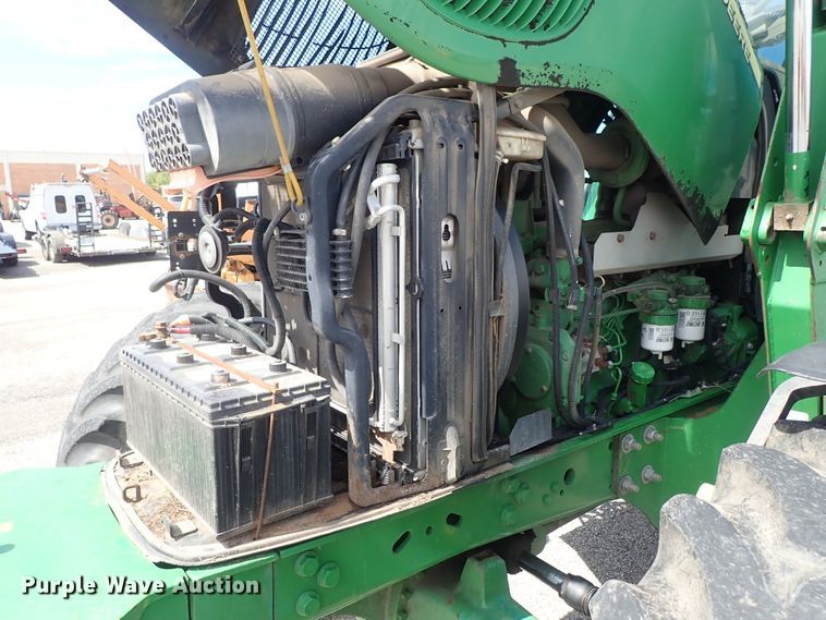 image for item DE1057 2004 John Deere 7220 MFWD tractor