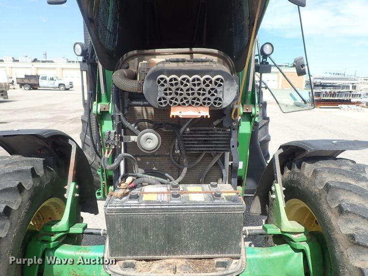 image for item DE1057 2004 John Deere 7220 MFWD tractor