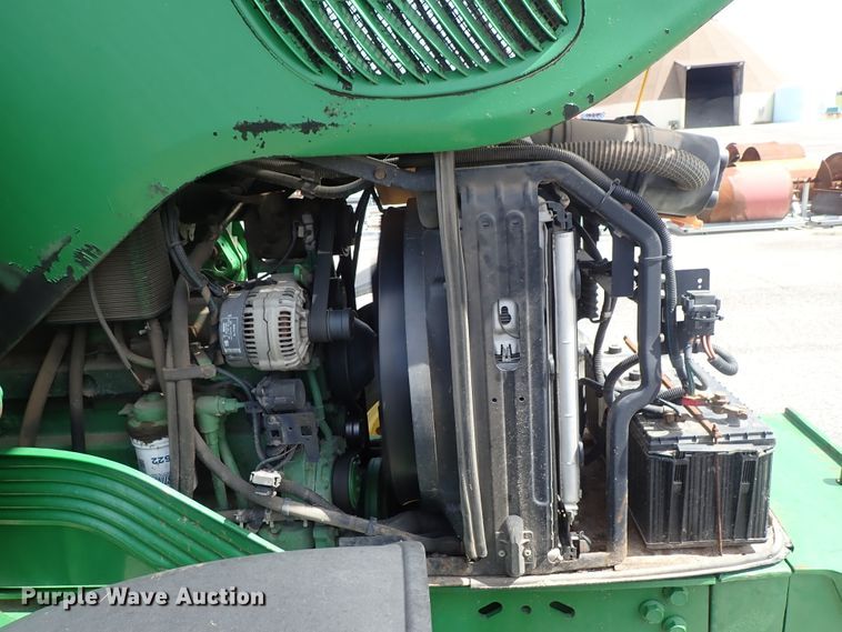 image for item DE1057 2004 John Deere 7220 MFWD tractor