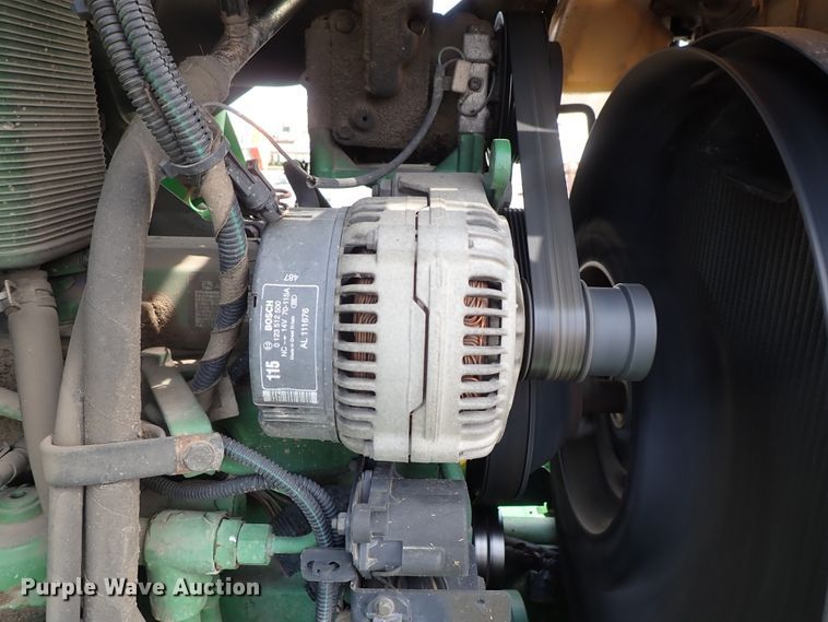 image for item DE1057 2004 John Deere 7220 MFWD tractor