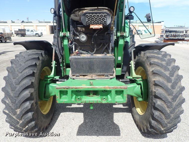 image for item DE1057 2004 John Deere 7220 MFWD tractor